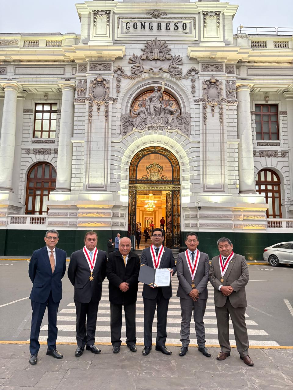 Presidente del Congreso de la República recibe al presidente de la JUDECAP