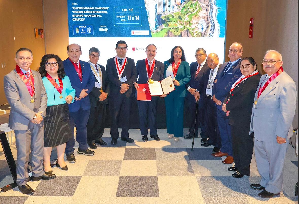 Presidente JUDECAP brindó reconocimiento institucional a presidente de la FIA